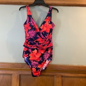 Lands End slimming 1 piece swimsuit